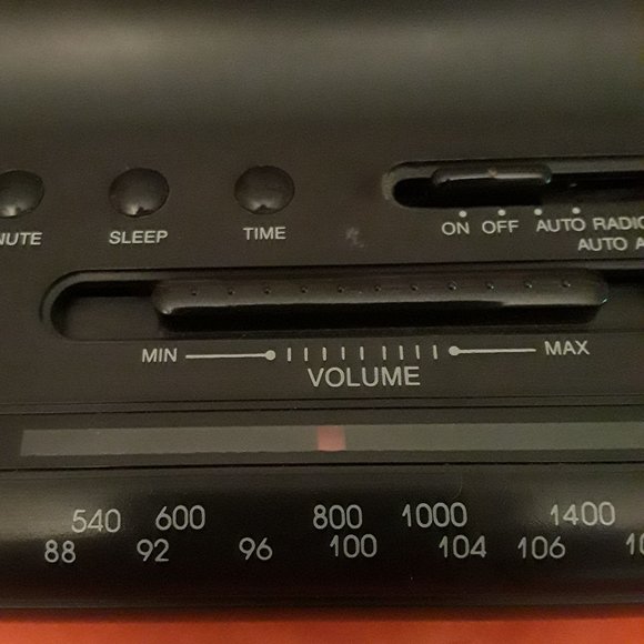 GPX AM/FM ALARM CLOCK RADIO- RED LED DISPLAY MODEL D518 - RADIO/BUZZER ALARMS - Picture 5 of 7